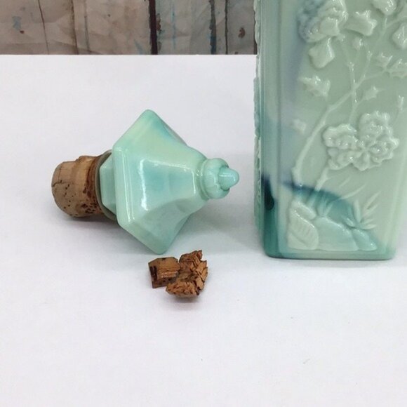 Vintage 1970 Jim Beam Blue Green Embossed Milk Glass Decanter Floral Design & Co - Picture 8 of 8